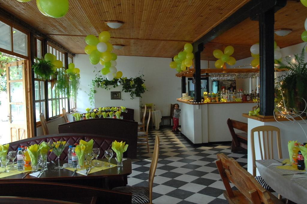 El Dorado Holiday Village คราเนโว ภายนอก รูปภาพ